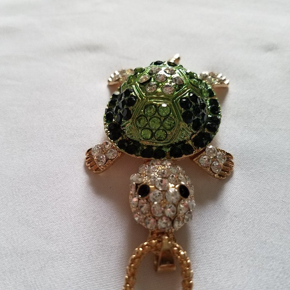 🐢🌻Articulating Turtle Pendant / Necklace Shades of Green & Clear Stones - NWOT
